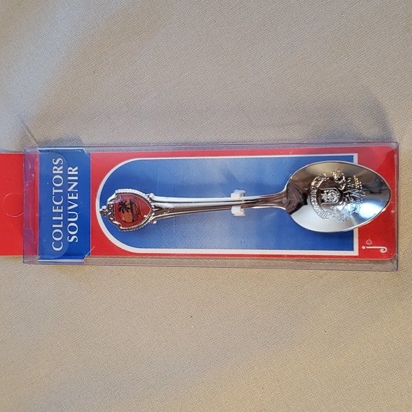 Five Souvenir Collector Spoons: Denver, Colorado, Bermuda - Picture 6 of 6